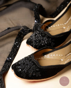 Alila Mojris (Black)